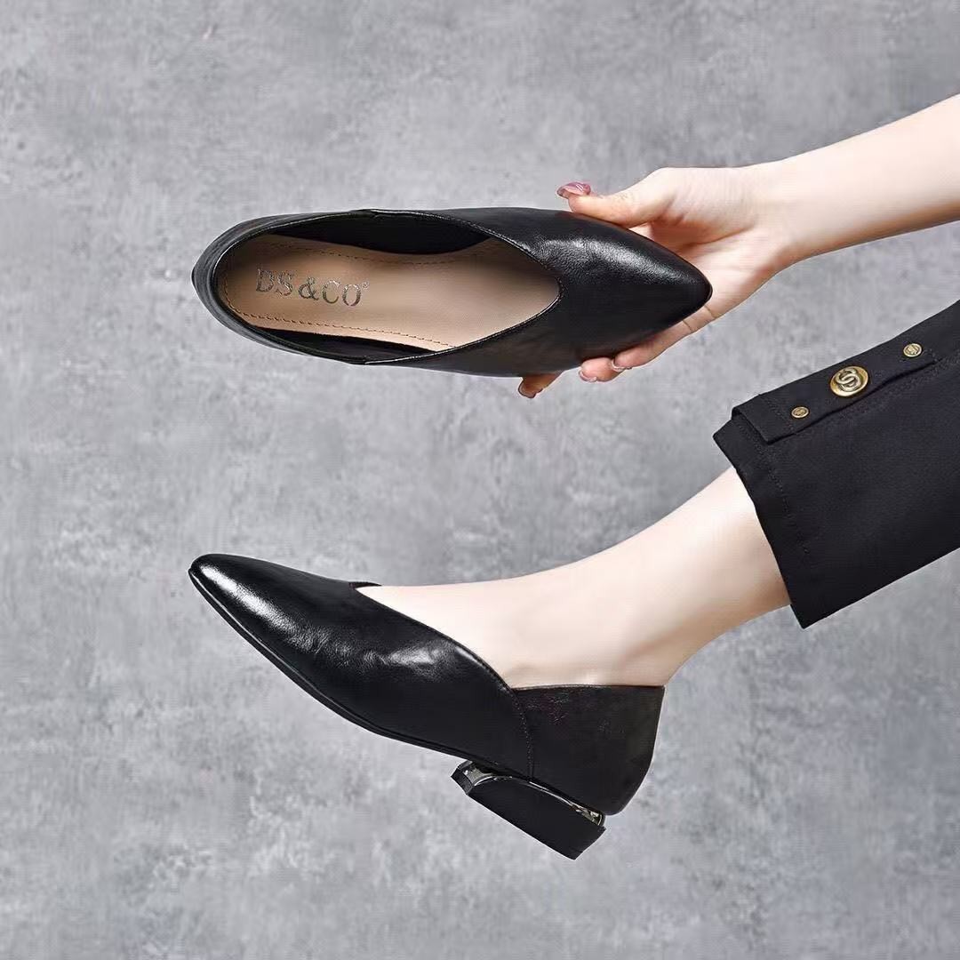 2026 primavera y otoño nuevos zapatos de cuero suave con suela suave, zapatos para mujeres con tacones gruesos cómodos y resistentes al desgaste, zapatos de abuela simples de un pie