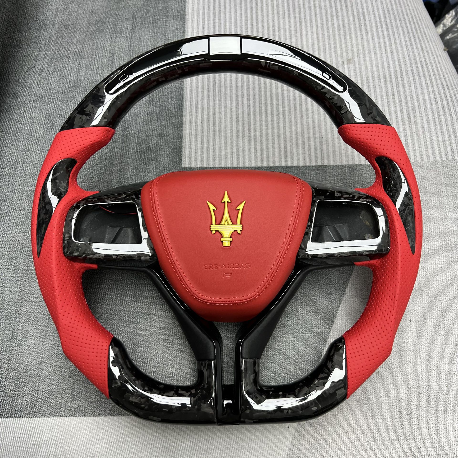 Car Steering Wheel Customization Suitable for Maserati Ghibli Carbon Fiber Flat-Bottom Steering Wheel Modification