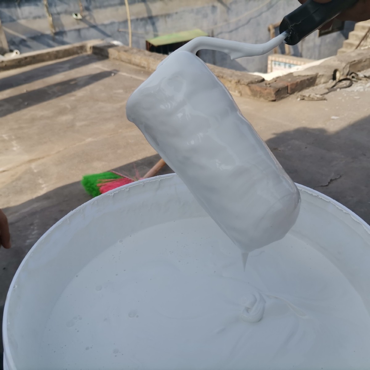 生产高分子丙烯酸防水涂料 建筑屋面裂缝用高弹性防水涂料供应商