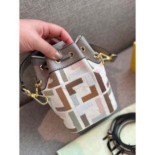 �W���羳F����Ʒ���������ɫ�Mӡ�����KˮͰ�����б��μ�Ů��