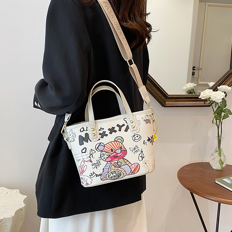 Handbag large capacity women all match personality graffiti shoulder bag fashion cartoon bucket bag_voghion.com