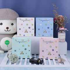 Fresh and Cute Bear Gift Bag for Instagram Birthday Gift Packaging, White Cardboard Handbag, Gift Bag