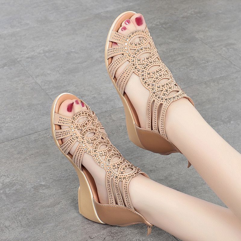 2025 New Leather Roman Summer Mom Shoes Fashionable Outdoor Wear Women's Soft Sole Wedge Sandals For Women_voghion.com