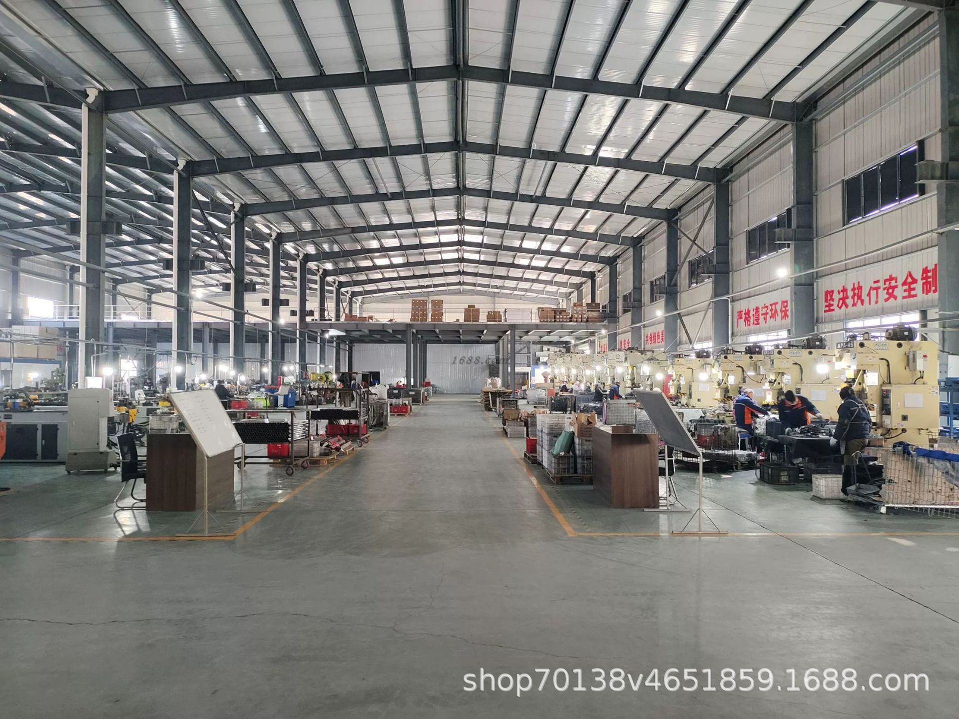 Factory supplies special trailer spare tire lock rack, trailer accessories, anti-corrosion, anti-rust, thickened and extended spare tire rack with lock head
