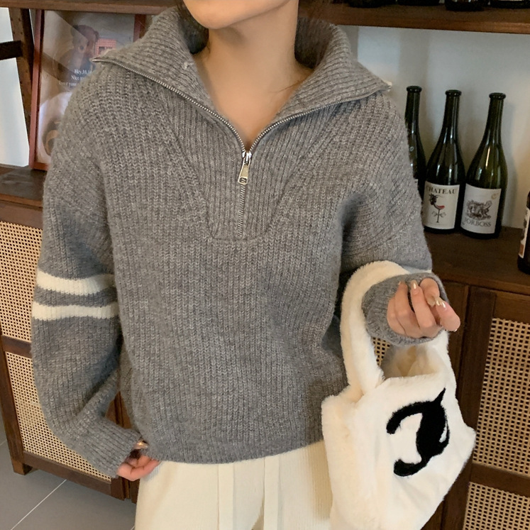 Winter knitted sweater with zipper for leisure