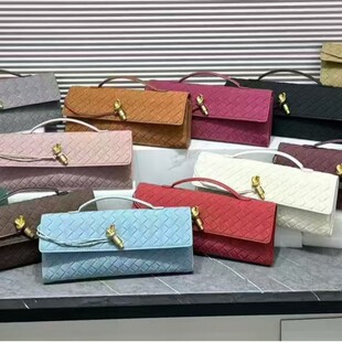 �羳�����������Ů�߼��Еr�о���������μ�б���Ů��