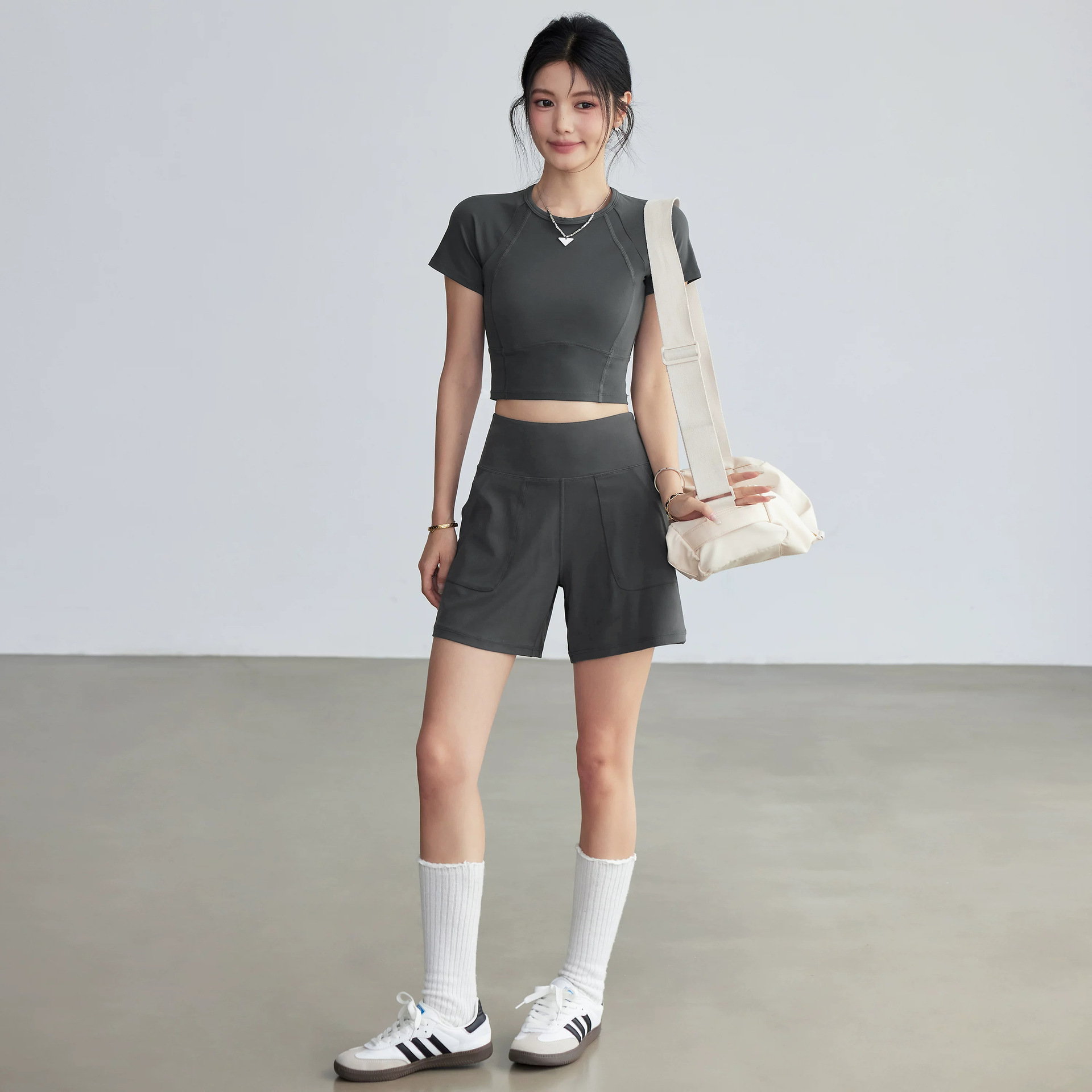 Trajes deportivos 2026 nuevos pantalones cortos de mujer ropa casual de tamaño grande suelta entrenamiento de carrera pantalones rápidos secos ropa de fitness