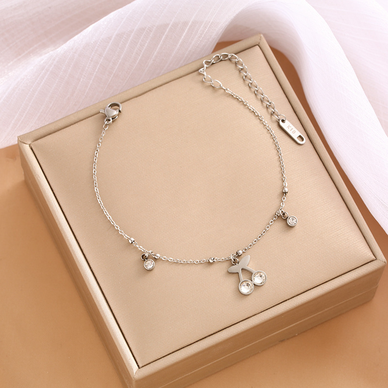 Pulsera de trébol de acero titanium vendedora caliente transfronteriza europea y americana con incrustaciones de concha pulsera colgante pulsera de diseño avanzado sin desvanecimiento al por mayor