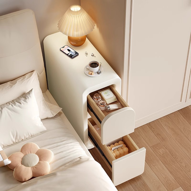 Mesita de noche extremadamente estrecha de estilo crema, lujo ligero, sensación de alta gama, dormitorio doméstico pequeño, gabinete de almacenamiento de madera maciza, gabinete de estilo caliente 2025