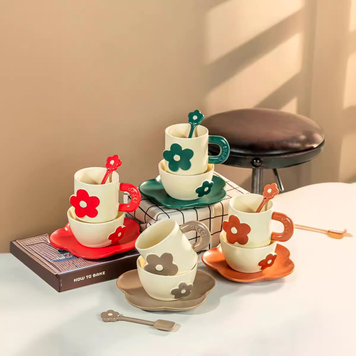 Flores creativas japonesas cubiertos de cerámica conjuntos de platos cucharas tazas personalidad regalos de alto valor pequeño fresco