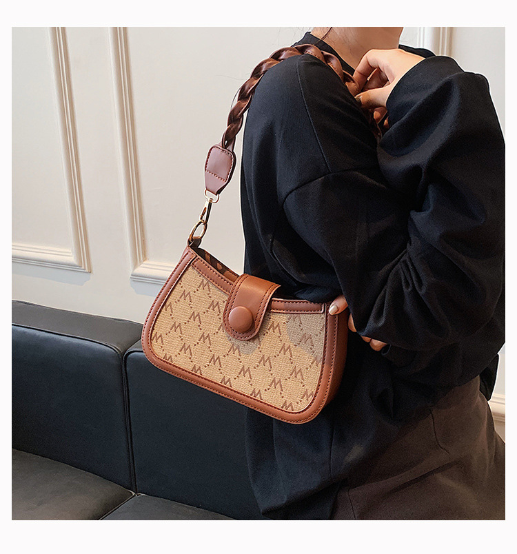 French Style Special-interest Design Bag 2021 Autumn Western Style Single Shoulder Crossbody Women's Bag Retro French Stick Underarm Bag display picture 5