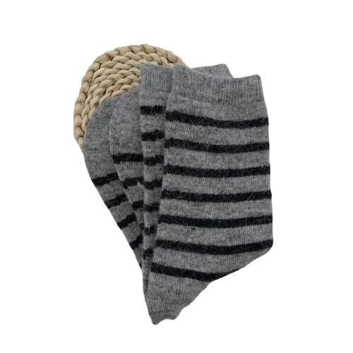 保暖兔羊毛女袜秋冬新款加厚日系中筒条纹保暖袜子毛绒软糯棉袜女