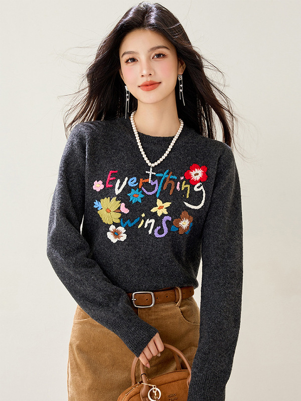 高级感重工刺绣圆领套头毛衣女秋冬宽松时尚复古巨好看针织衫上衣|undefined