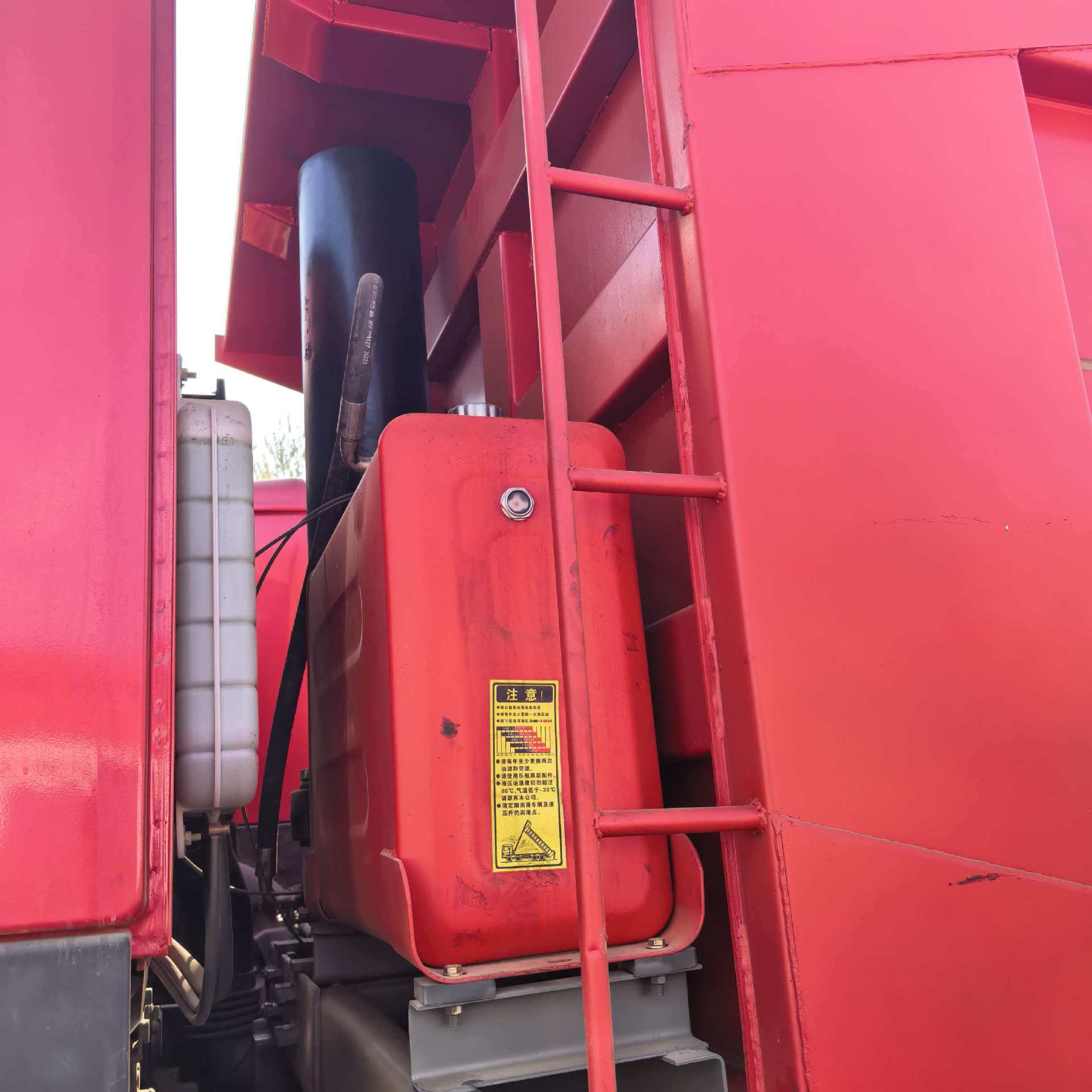 Cross-Border Export of Sinotruk Howo 8X4 Dump Trucks with Weichai Engine, African Howo 8X4 Dump Trucks