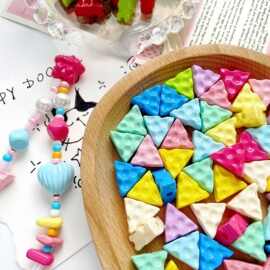 可爱三角奶酪珠亚克力DIY饰品配件异形串珠手机链包挂件散珠配件