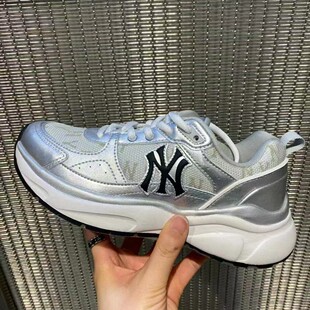 ����MLB�ϵ�Ь�~�s����NY��Ů�͹Űٴ����������e�ܲ��\��Ь