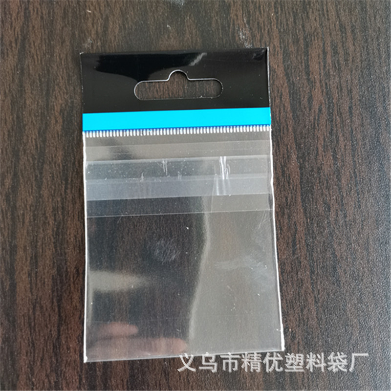 حقيبة سوداء وزرقاء
