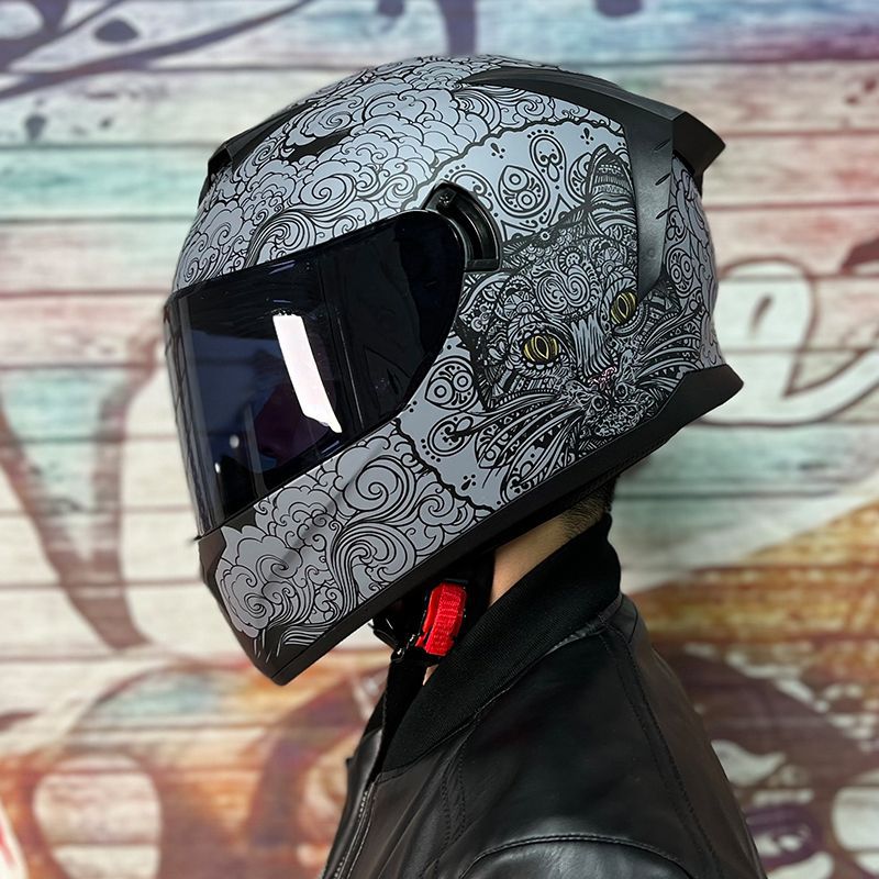 Casco de coche eléctrico LVS para hombres y mujeres de verano casco completo casco colorido personalidad fresco casco de carreras verano
