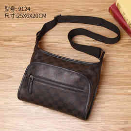 新款真皮男胸前单肩包大容量网红时尚洋气头层牛皮多功能潮斜挎包