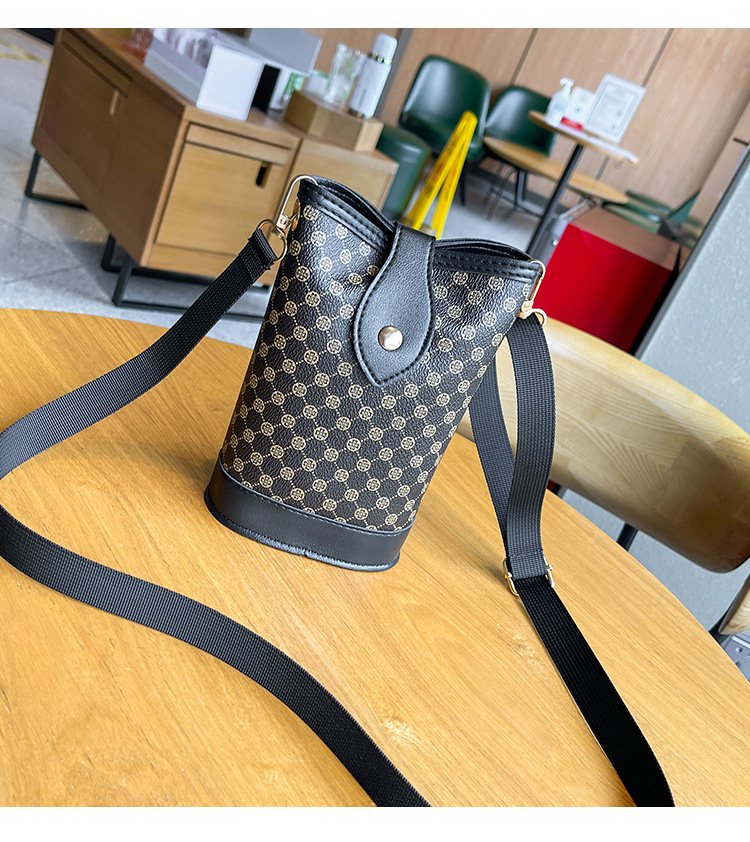 Damentaschen 2024 neuer Stil Kontrastfarbe Blumenschnalle vertikale Pommes-Frites-Tasche lässig einfache kleine quadratische Tasche Handytasche trendy_voghion.com