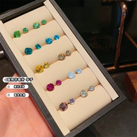 耳环;耳钉;项链