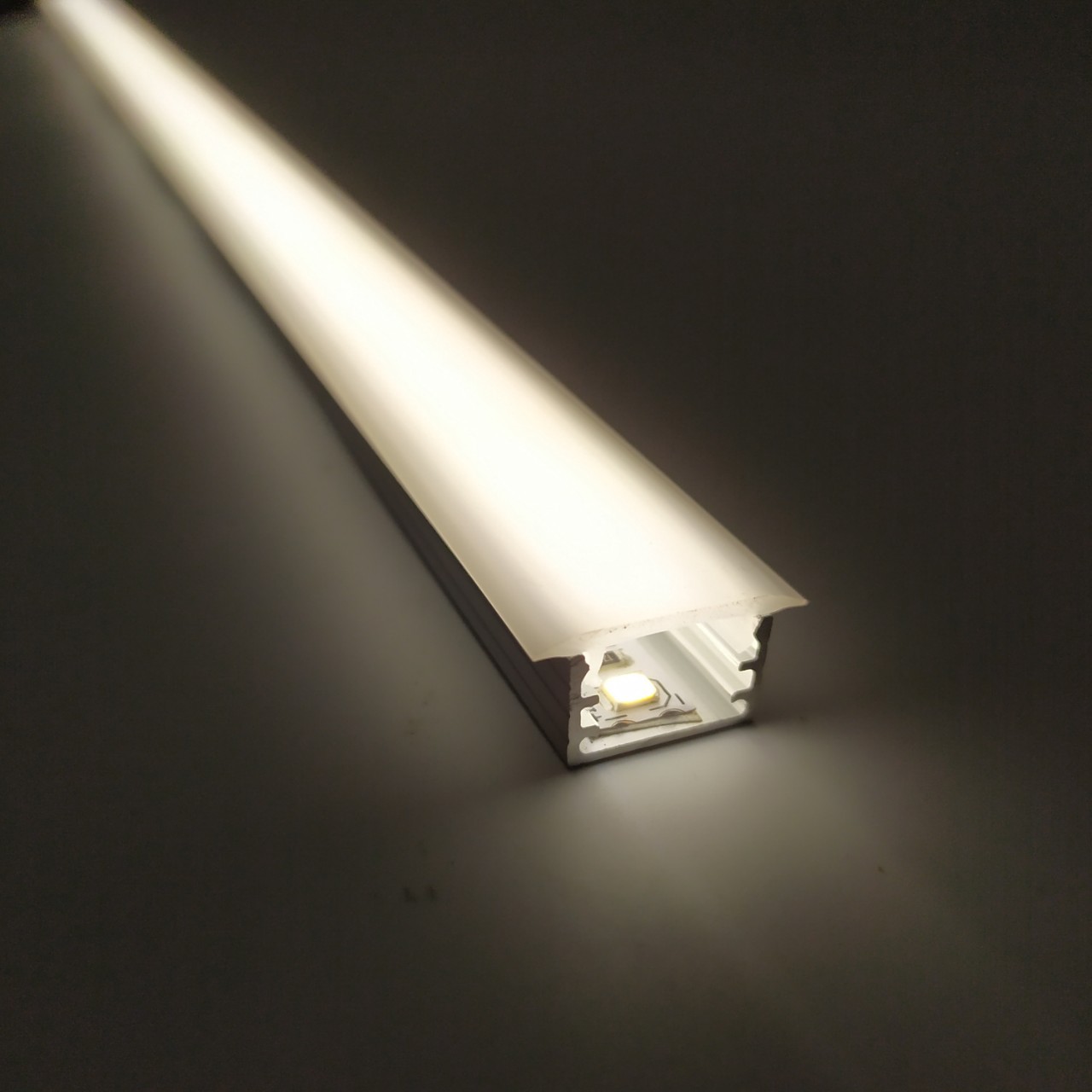LED硬灯条铝型材+灯罩2835-120灯条