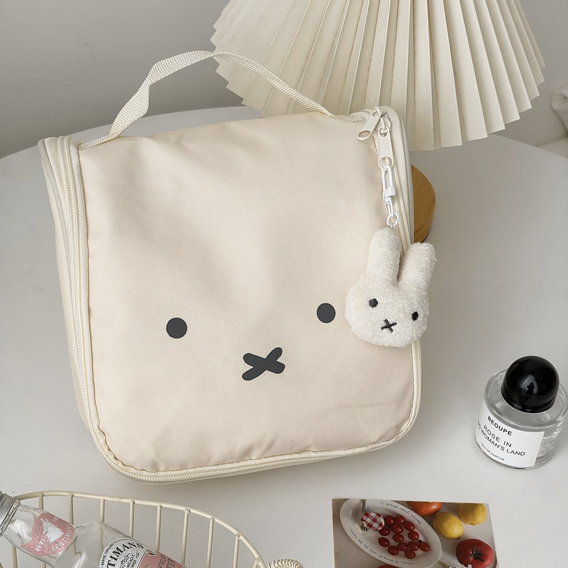 Bolsa de maquillaje transfronteriza gran capacidad adorable conejo de arroz multifuncional se puede colgar partición de viaje portátil almacenamiento de lavado
