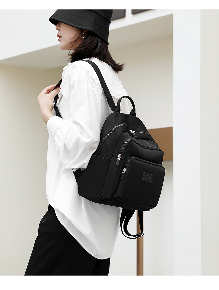 Colorful Fox's new backpack, a large-capacity casual backpack for women, is water-resistant and multi-layered for travel students undefined