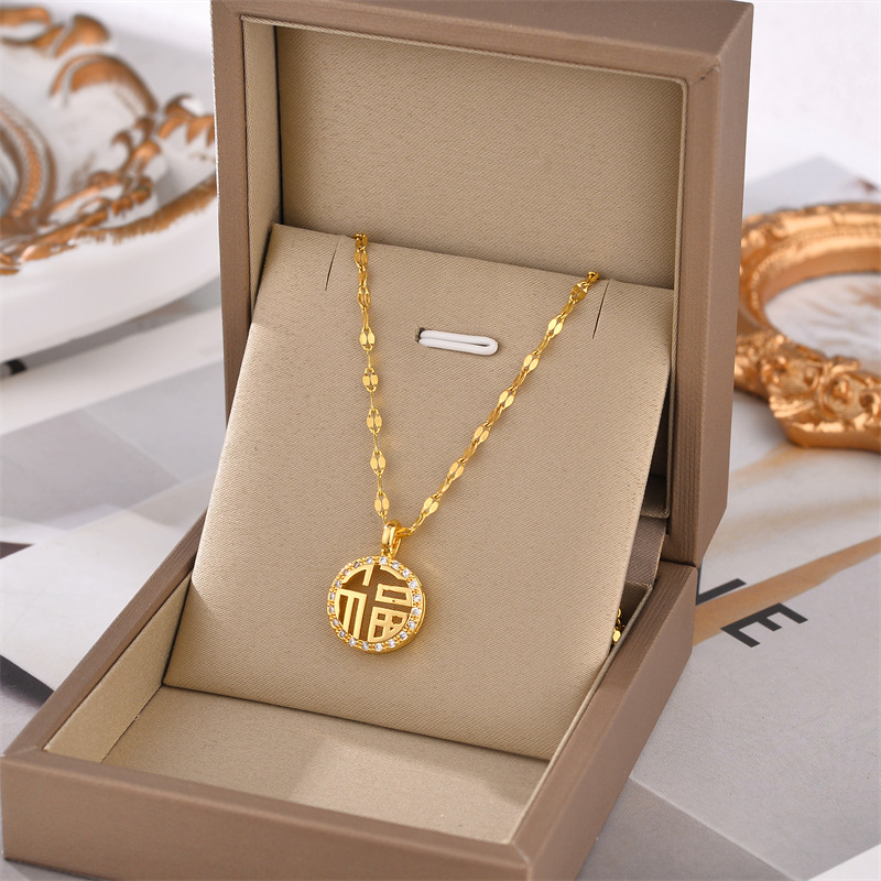 Collar de acero de titanio para mujeres simple y versátil estilo ligero de lujo nicho diseño de alta calidad no decoloración joyería de cadena de clavícula al por mayor