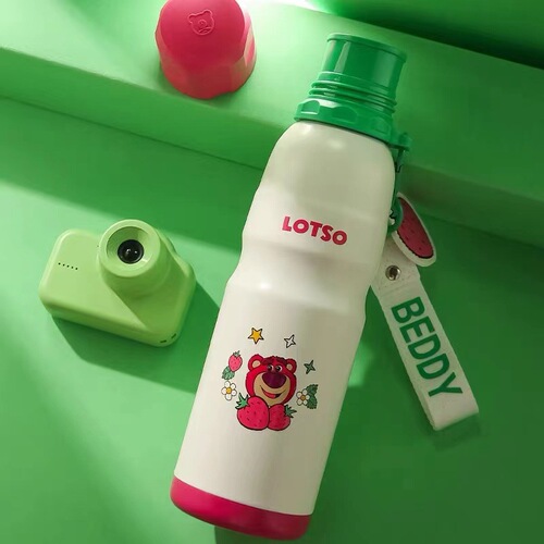 Cup Bear Sports Bottle 316 Stainless Steel Children's Insulated Water Cup Co-branded Strawberry Bear Gift for Boys and Girls