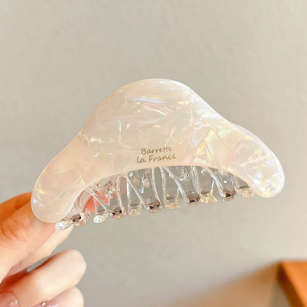 Acetate triangle clip mermaid white