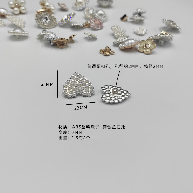Los fabricantes venden directamente sirimi Diamond hebillas llenas de joyas de aleación de corazón de melocotón accesorios de ropa con botones de pies