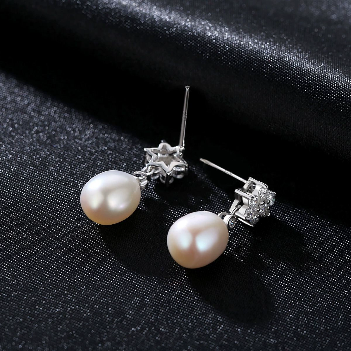 Серьги PAG&MAG, чонсам из жемчуга с цирконами, аксессуар, цветочный, образец 925 пробы серебро, со снежинками