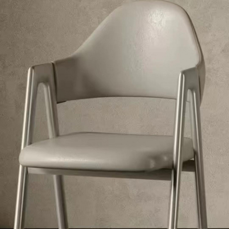 [인터넷 연예인 핫모델] 실버 가죽 의자