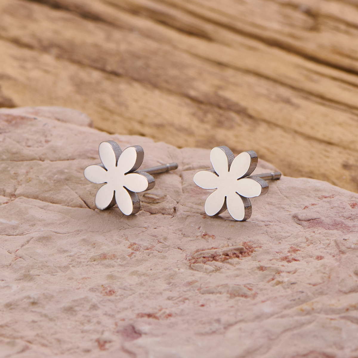 Nuevos productos de comercio exterior transfronterizo: pendientes minimalistas de acero inoxidable con diseño de flor, palmera y corona, estilo japonés y coreano, disponibles para venta al por mayor. image 7