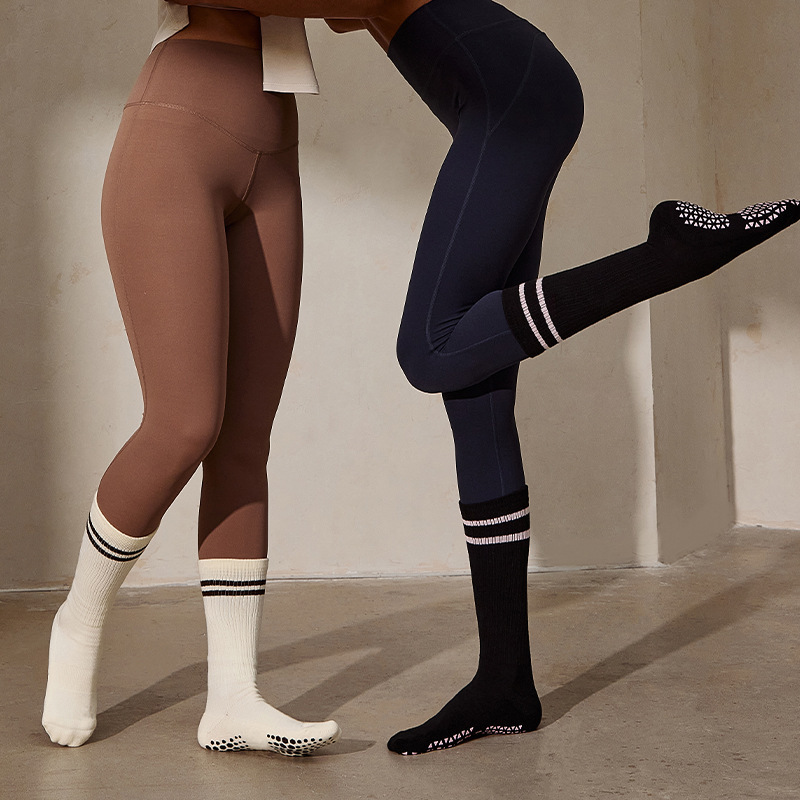 High-end yoga socks women's mid-calf professional non-slip autumn and winter high-end beginner aerial yoga pilates socks wholesale