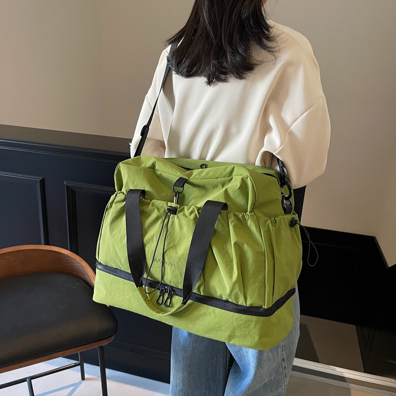 capacious handheld travel bag for men and women