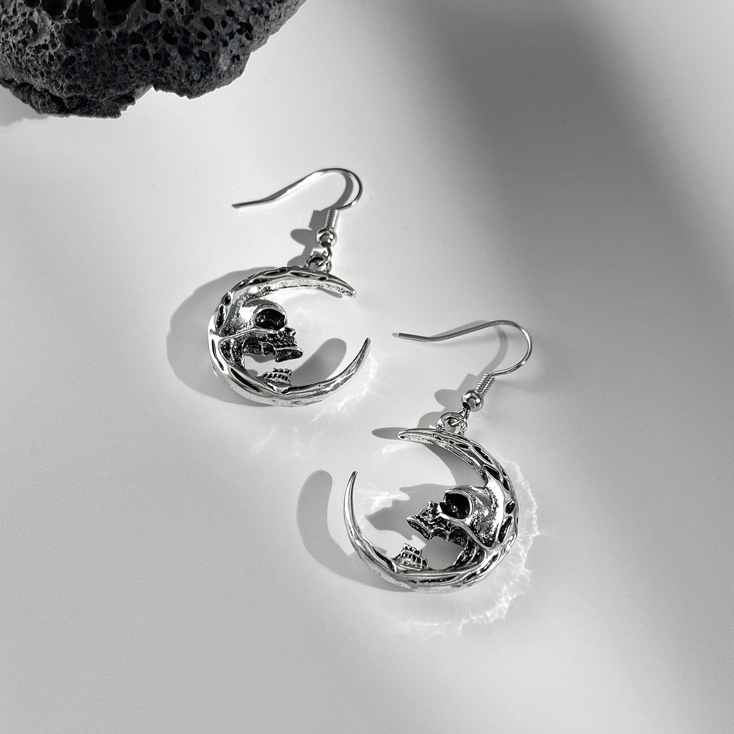 Orecchini gotici scuri a forma di mezzaluna con scheletro, in lega, esagerati, a forma di farfalla, per Halloween_voghion.com