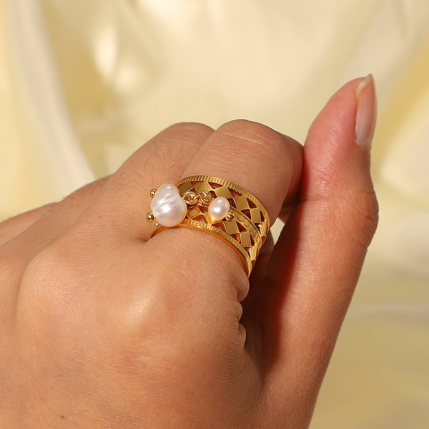 Geometric Same Ring 18K Gold Stainless Steel Three Pearl Hollow Open Ringpicture3