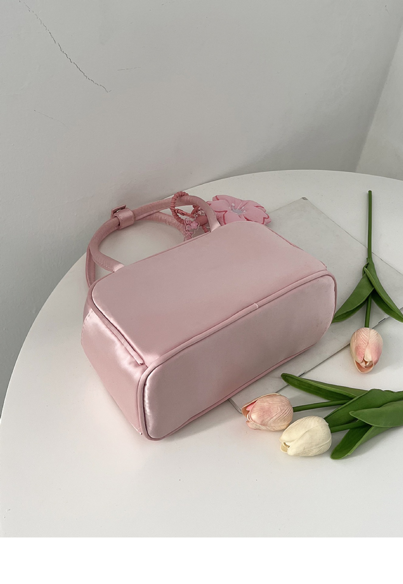 Women's Small Silk Solid Color Elegant Zipper Handbag display picture 2