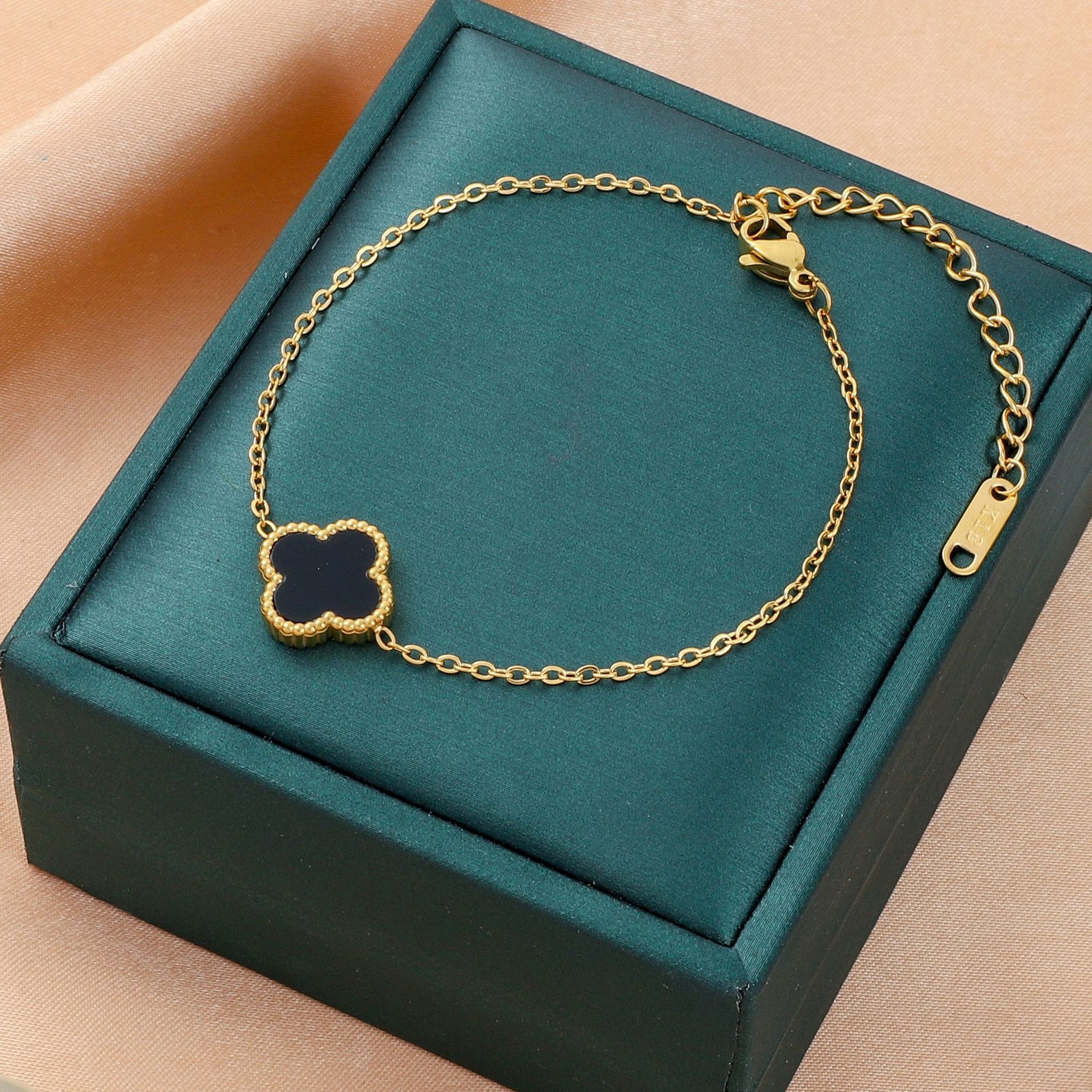 Ventas transfronterizas calientes nuevas pulseras de acero de titanio personalidad femenina de alto nivel diseño ligero de lujo moda temperamento versátil joyería de acero de titanio image 69