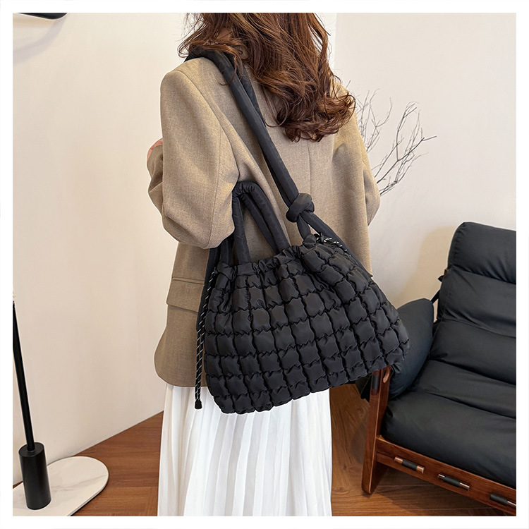 762g Weight Polyester Lining Material Sewing Thread Fashion Element Magnetic Buckle Closure Type Single Shoulder Strap Strap Type Tote Bag Bags Type Daily, Street, Shopping Occasion Nylon Material Solid Color Pattern Autumn&Winter Season Women's Gender Elegant, Classic Style Style Square Shape Medium Size Women's Medium Nylon Solid Color Elegant Classic Style Sewing Thread Square Magnetic Buckle Tote Bag 28