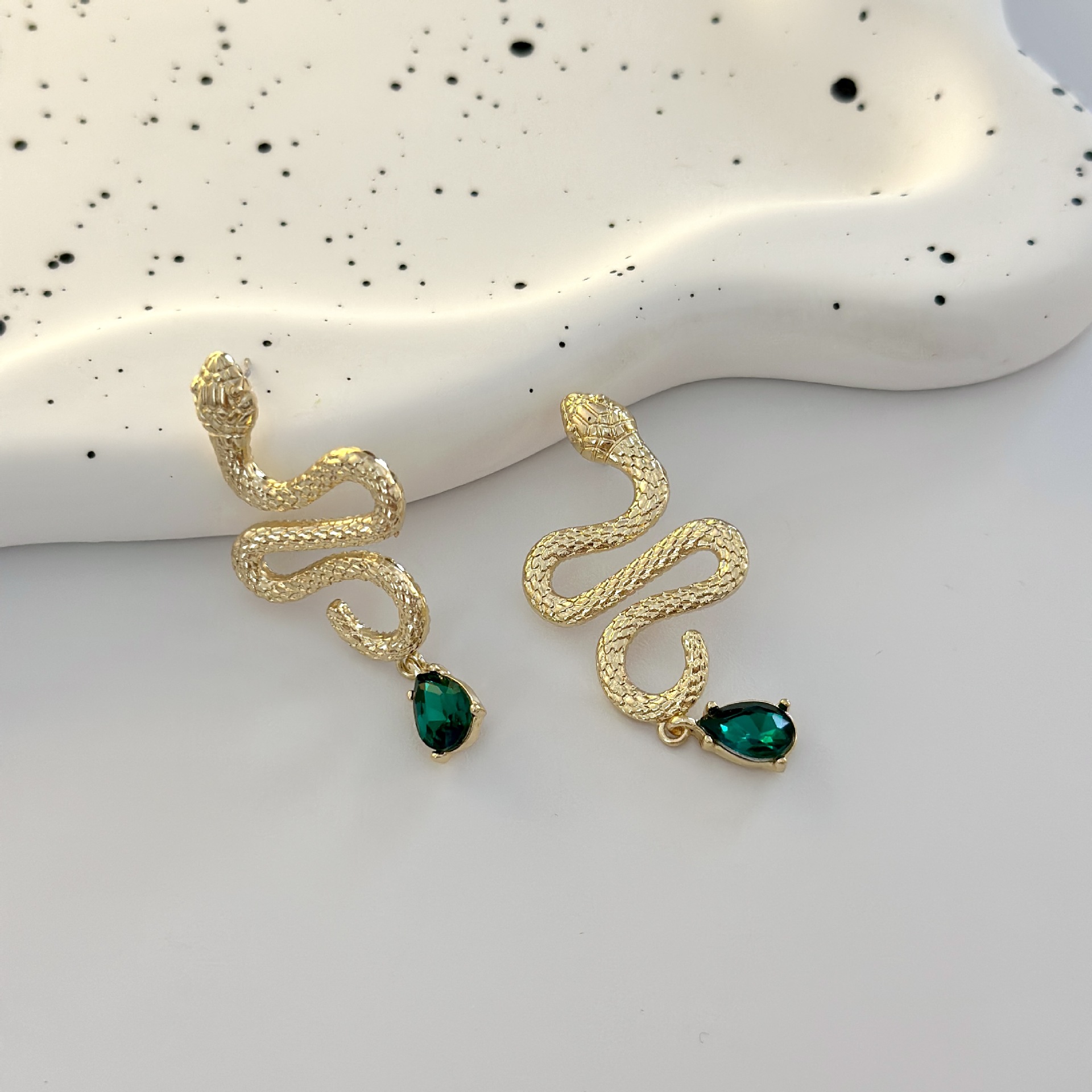 Ohrringe aus 925er Silber in Nadelform, extravagant, schlangenförmig, im Retro-Stil, einzigartiger europäischer und amerikanischer Stil, Damenohrringe_voghion.com