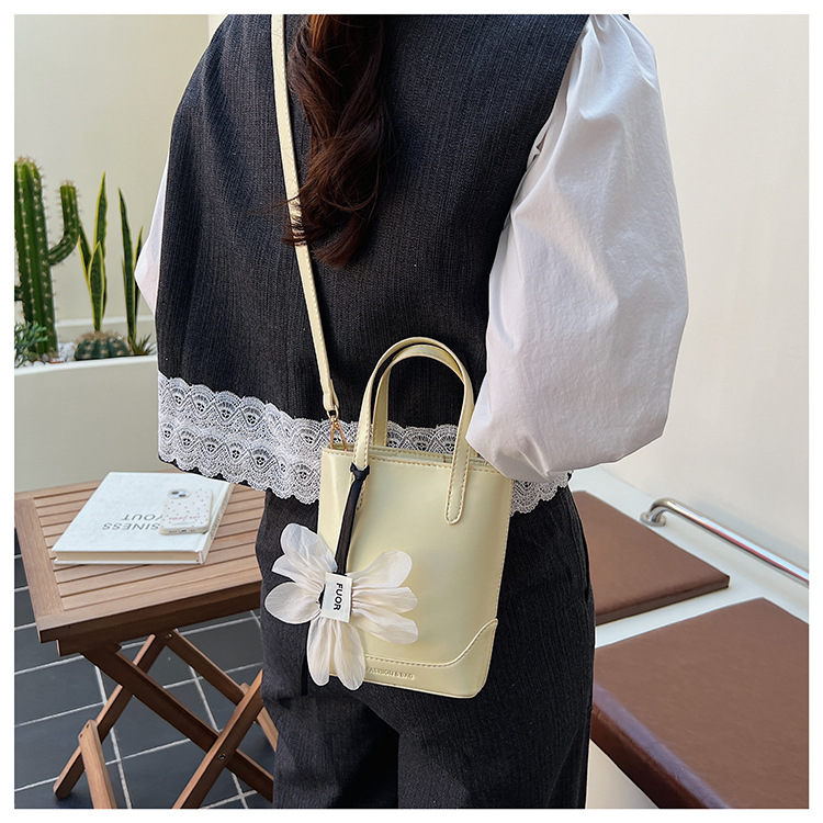 Fashionable and high-quality hand-held small bag for women, 2025 new summer Instagram versatile phone bag, Korean style trendy crossbody bag undefined