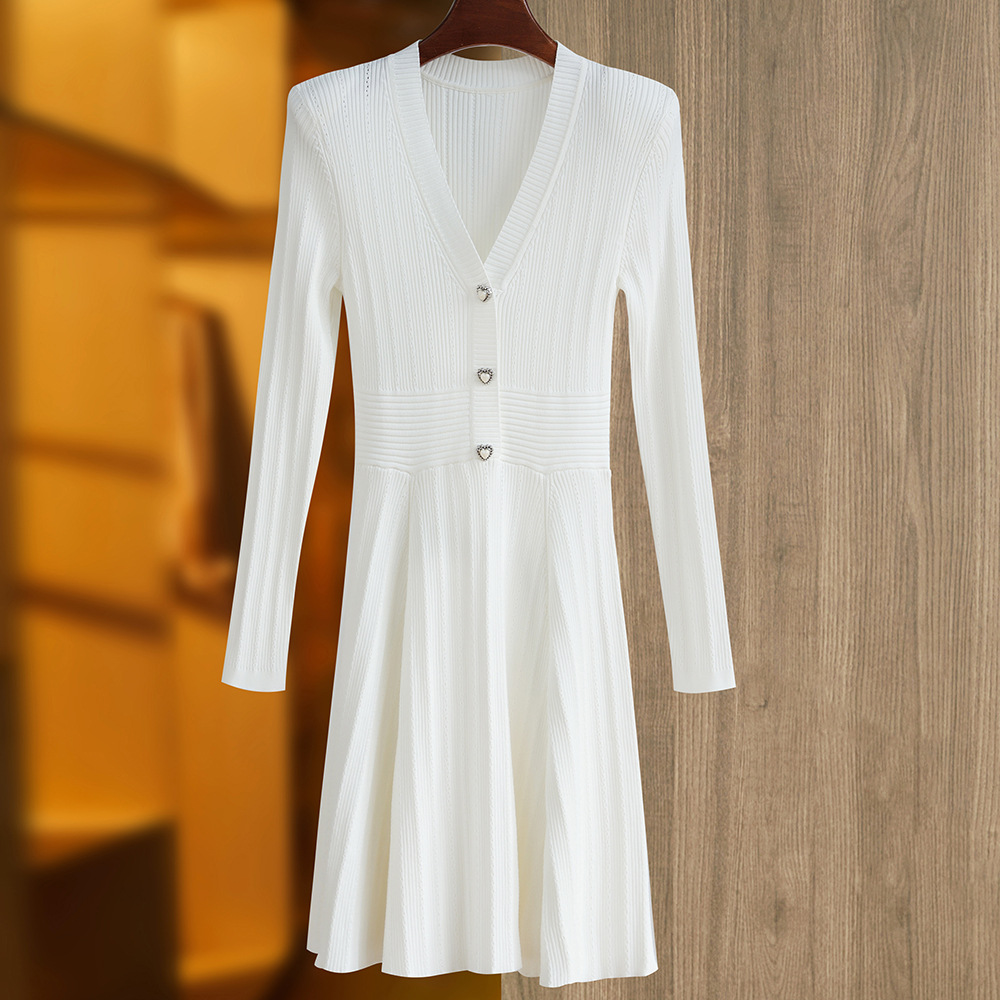 Vêtements pour femmes automne et hiver nouvelle robe rouge à col en V tempérament slim bouton d'amour jupe tricotée jupe courte en ligne A_voghion.com