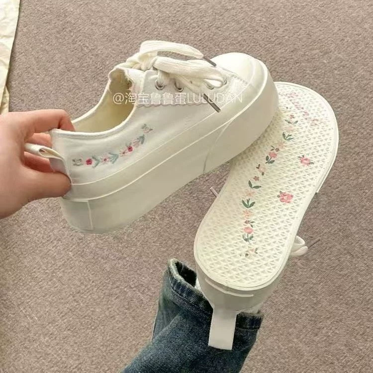 Летние тонкие дышащие кеды на толстой подошве Lulu Egg для женщин 2025 года, новые вышитые, универсальные белые кеды, повседневная обувь