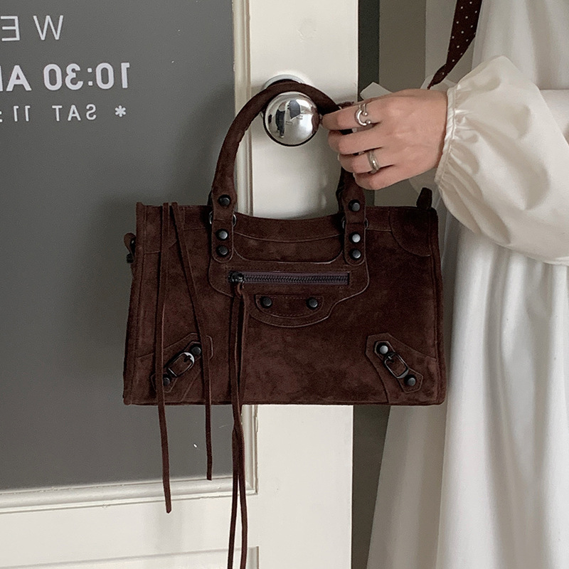 Niche Lamb Wool Motorcycle Bag For Women 2026 New Fashion Retro Crossbody Handbag Large Capacity Genuine Leather Suede Bag - Thumbnail 7