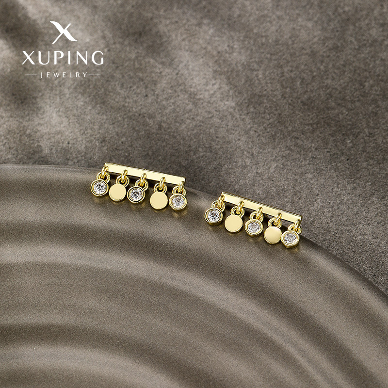 Joyería Xuping estilo chapado 14k color pernos de orejas de borde ligero de lujo nicho sensación de diseño temperamento simple orejas al por mayor mujeres
