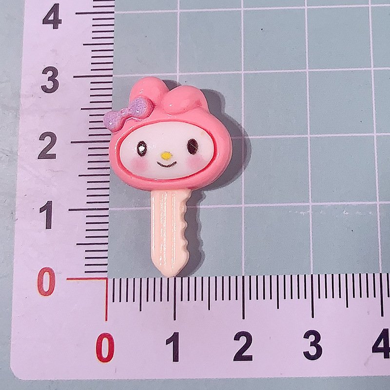 Nuevos dibujos animados Sanrio llaves DIY accesorios de resina lindos clips para el cabello accesorios para el cabello material de colgante de caso de teléfono móvil