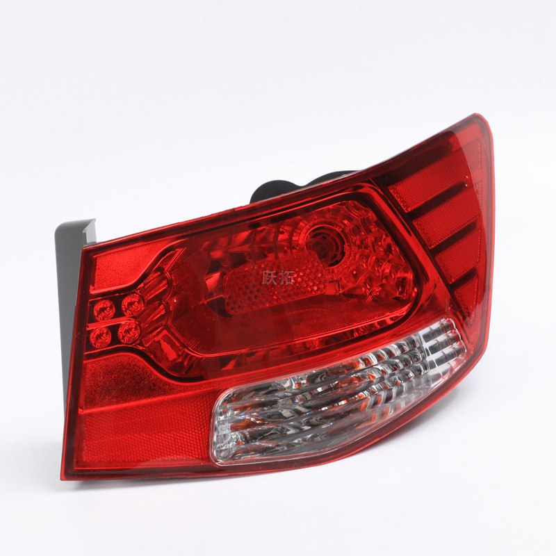 Suitable for Kia Freddy taillight assembly 09101112 new and old Freddy rear taillight brake lampshade 1316